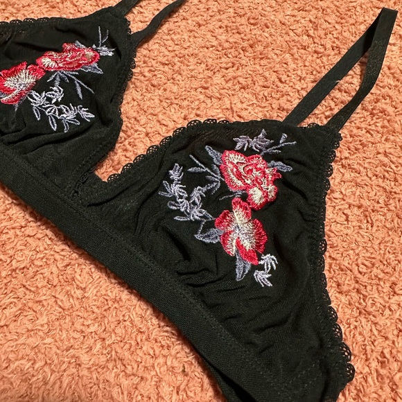 Women’s Bralette - Picture 4 of 10